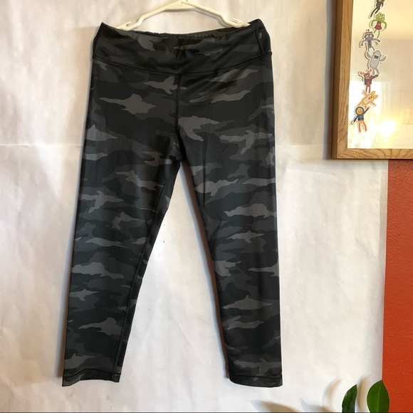 Athleta Other - LNC Athleta Girl Printed Chit Chat Capri black camo legging XL/14